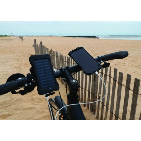 P2R handlebar smartphone mount with solar battery