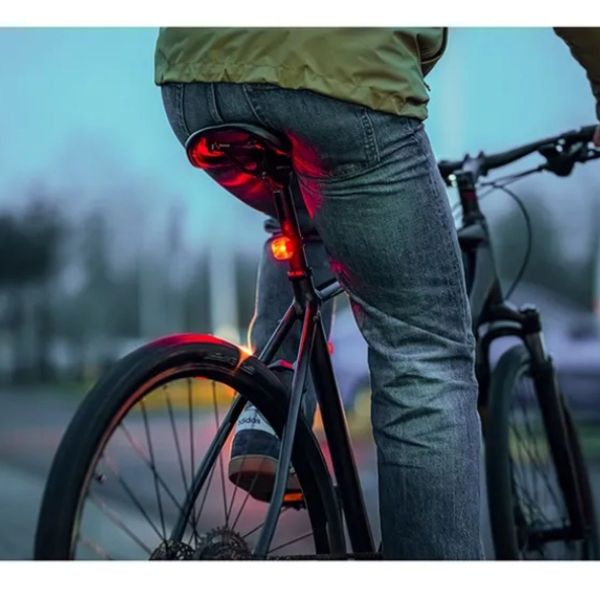 Axa Niteline battery-powered front and rear light set